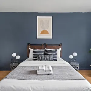  Apartment Hutchison By Restavio Canada